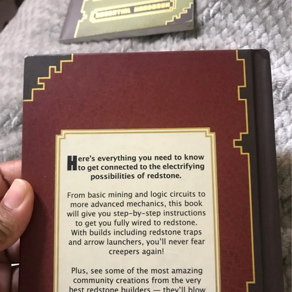 Minecraft Essential Handbook - Picture 4 of 7